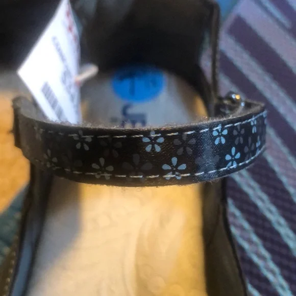 JBU Black Sandals with Adjustable Strap and Cushioned Sole - Picture 8 of 8